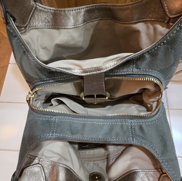 Coach Hobo Bag in Green - Picture 5 of 8